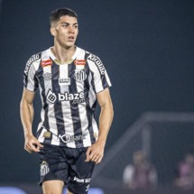 Jair pede para ficar fora do duelo contra a Ponte Preta -  (crédito: Foto: Raul Baretta/ Santos FC)