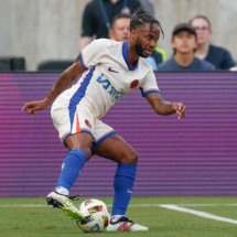  Chelsea's forward #07 Raheem Sterling controls the ball during the second half of the pre-season club friendly football match between Chelsea FC and Manchester City FC at Ohio Stadium in Columbus, Ohio on August 3 2024. (Photo by KAMIL KRZACZYNSKI / AFP) (Photo by KAMIL KRZACZYNSKI/AFP via Getty Images)
     -  (crédito:  AFP via Getty Images)