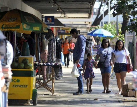 Ao considerar um cenário de alta duradoura, o aumento do dólar deve causar um efeito cascata sobre a economia brasileira, com impacto direto ou indireto sobre diversos setores -  (crédito: Minervino Júnior/CB/D.A.Press)