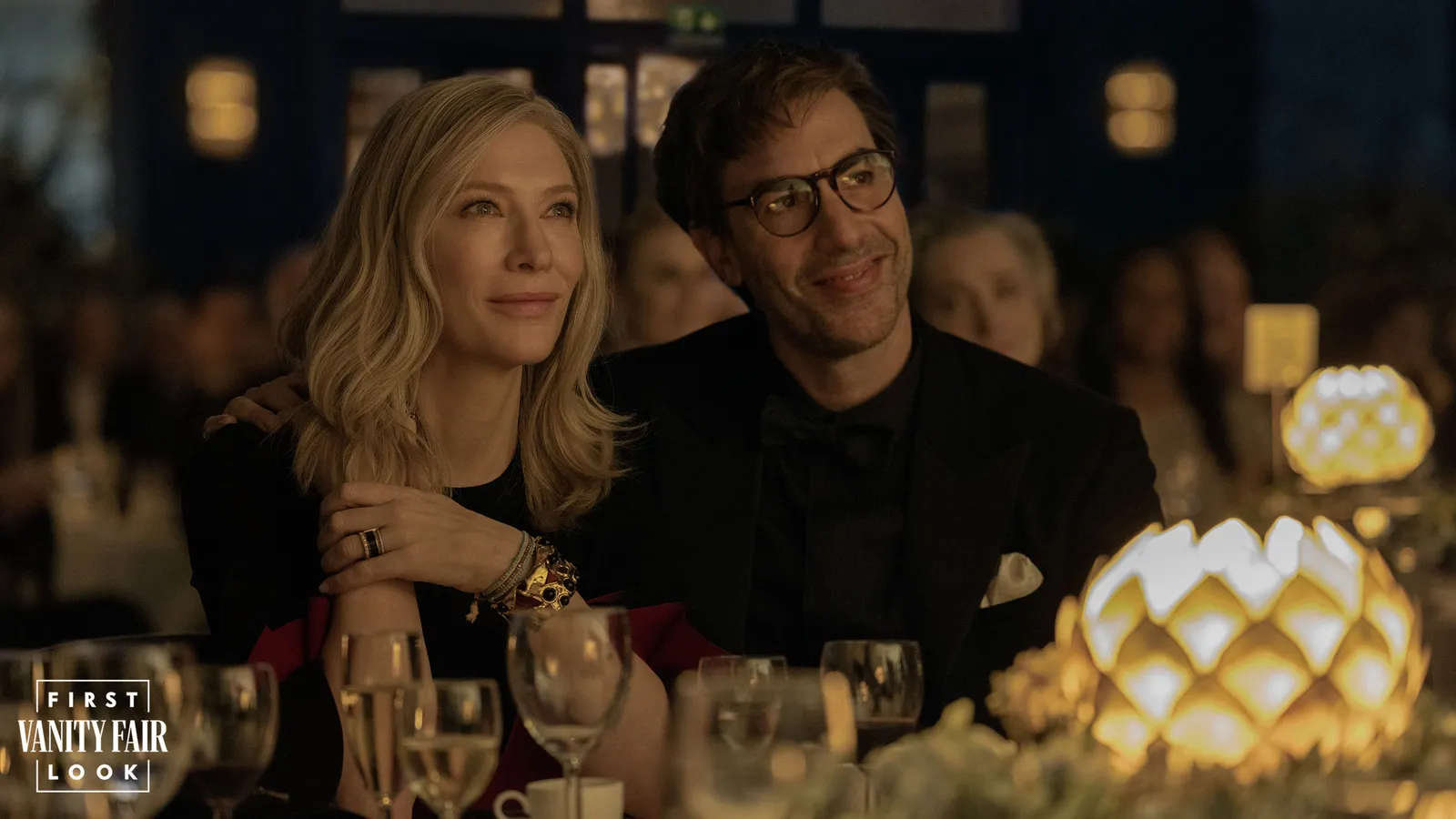 Cate Blanchett e Sacha Baron Cohen em Disclaimer, do diretor Alfonso Cuarón, na Apple TV+