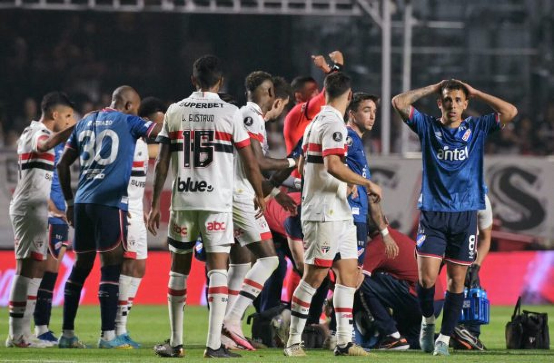 Morte de Juan Izquierdo: desfibrilador não foi usado em campo