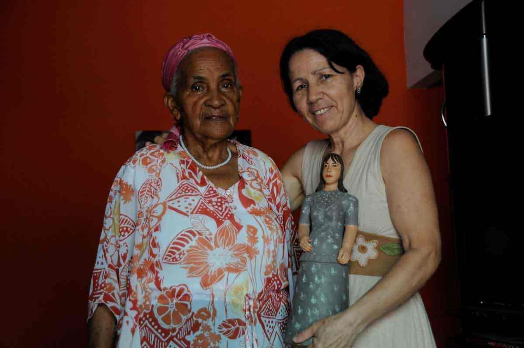 Dona Izabel Mendes com a filha Glória Maria Andrade, em foto de 2011: saber compartilhado em família e com quem mais quisesse aprender