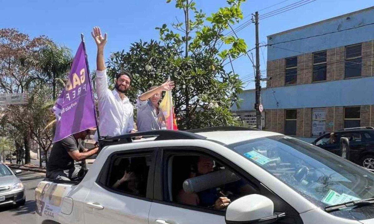 Gabriel Azevedo participou de uma carreata no bairro Ouro Preto, na região da Pampulha -  (crédito: Divulgação/Equipe Gabriel Azevedo)