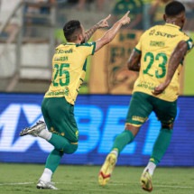 Clayson marcou belo gol, de falta, em vitória do Cuiabá sobre o Criciúma  -  (crédito:  - Foto: Divulgação/Cuiabá)