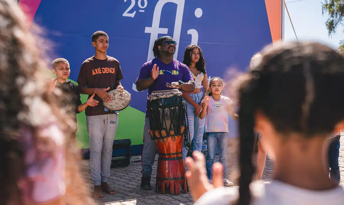 Fliparacatu premia alunos em concurso de redação e desenho -  (crédito: EBC)