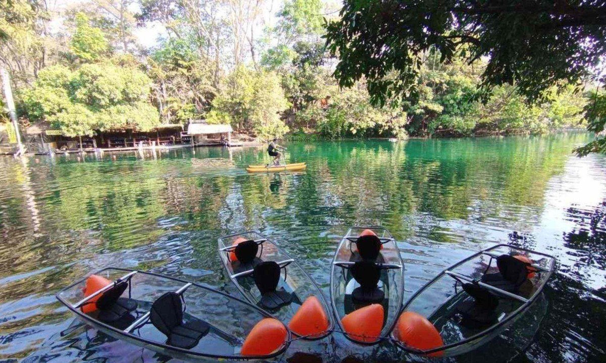 AcquaBike e caiaque no lago de &aacute;guas mornas