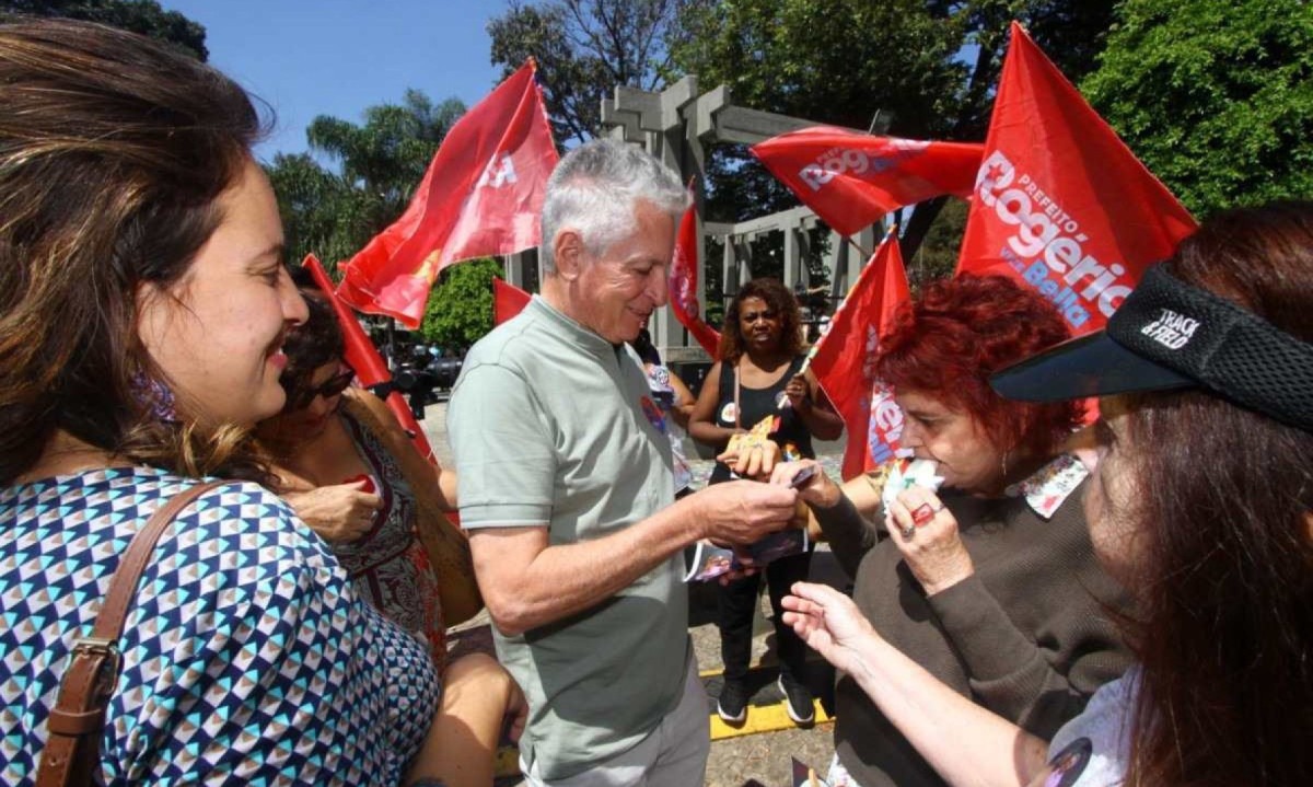  O candidato a prefeito de Belo Horizonte, Rogerio Correia, visita a praca do bairro Santa Tereza. 1/9/2024 -  (crédito: Marcos Vieira /EM/DA. Press)