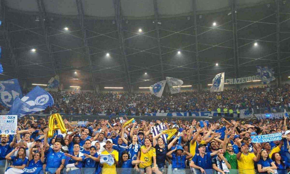 Acostumada com os jogos noturnos e tardes, torcida do Cruzeiro vai lotar o Mineirão para o jogo contra o Atlético-GO, a partir das 11h -  (crédito: Alexandre Guzanshe/EM/D.A Press 21/9/22)