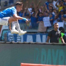 Cabuloso vence, chega aos 41 pontos e continua na briga pela Libertadores - Edesio Ferreira/EM/D.A. Press