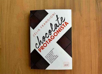No cantinho inferior da capa, à direita, está escrito: 'este livro não tem receitas' -  (crédito: Chocólatras Online/Divulgação)