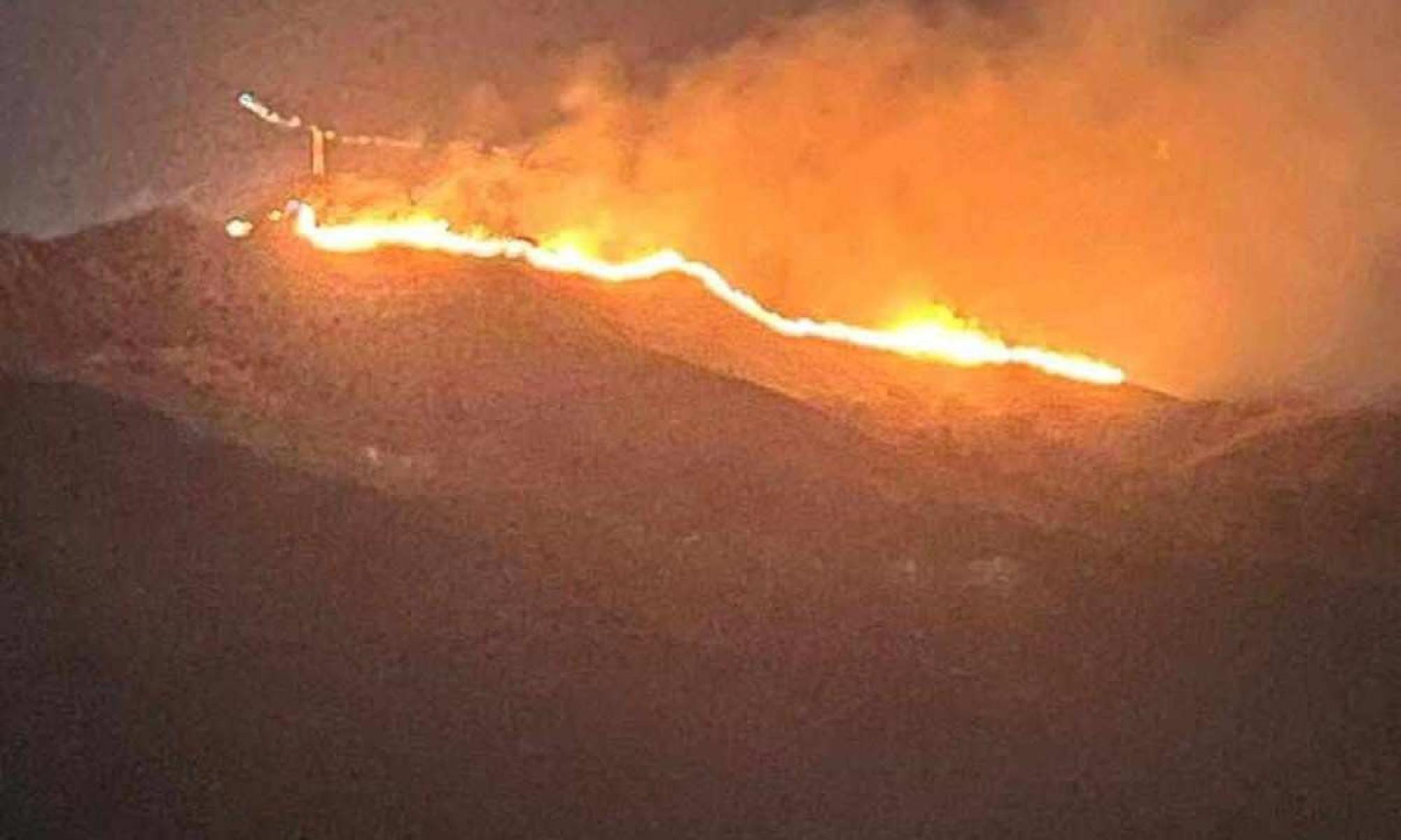 Incêndio em Nova Lima: bombeiros fazem alerta de evacuação a moradores 