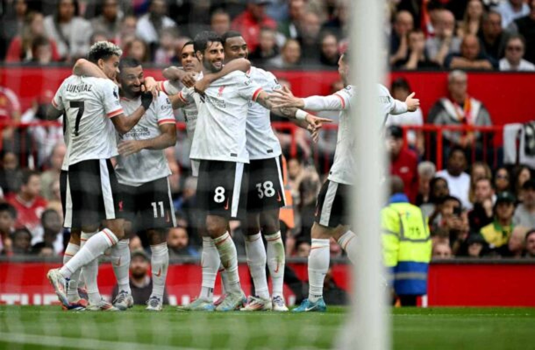 Liverpool massacra United em pleno Old Trafford