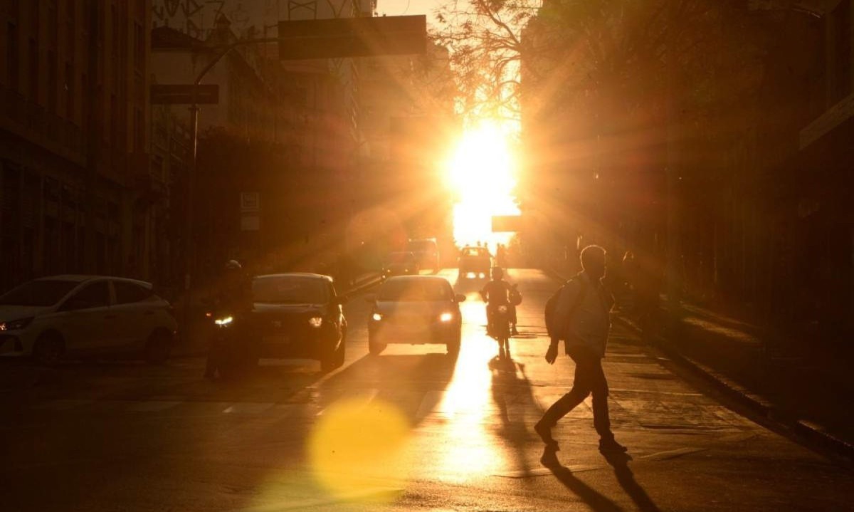 Uma massa de ar quente que atua sob o estado influência o aumento das temperaturas 5°C acima da média nos próximos dias -  (crédito: Tulio Santos/EM/D.A.Press)