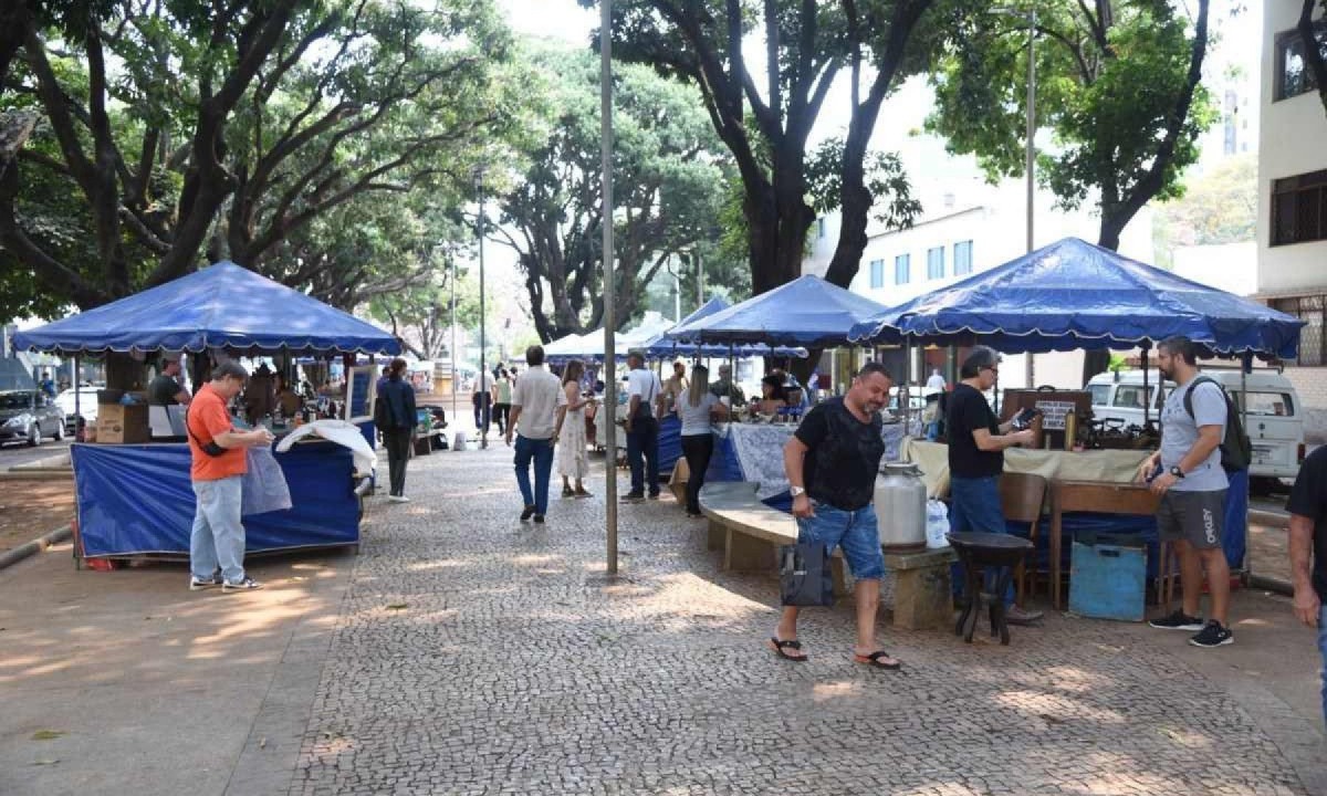 Atualmente, são 11 comerciantes credenciados na Feira de Antiguidades -  (crédito: Gladyston Rodrigues/EM/D.A. Press)