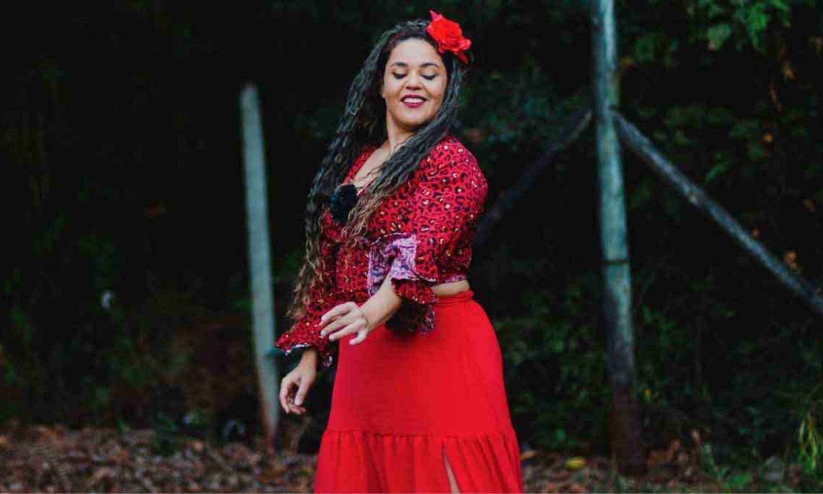 Em "Maria Vermelha", Bel Sôuza se inspira no livro "Inventário vermelho", organizado por Danielle Andrade
 -  (crédito: Gilberto Goulart/Divulgação)