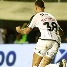 João Victor marcou o gol da vitória do Vasco no Barradão, mas está suspenso -  (crédito: Foto: Matheus Lima/Vasco)