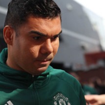  Manchester United's Brazilian midfielder #18 Casemiro arrives for the English Premier League football match between Bournemouth and Manchester United at the Vitality Stadium in Bournemouth, southern England on April 13, 2024. (Photo by Adrian DENNIS / AFP) / RESTRICTED TO EDITORIAL USE. No use with unauthorized audio, video, data, fixture lists, club/league logos or 'live' services. Online in-match use limited to 120 images. An additional 40 images may be used in extra time. No video emulation. Social media in-match use limited to 120 images. An additional 40 images may be used in extra time. No use in betting publications, games or single club/league/player publications. / 
     -  (crédito:  AFP via Getty Images)