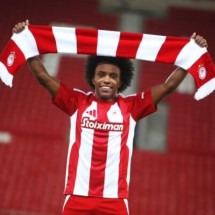 Willian é anunciado como reforço do clube grego na reta final da janela de transferências -  (crédito: Foto: Divulgação/Olympiakos)