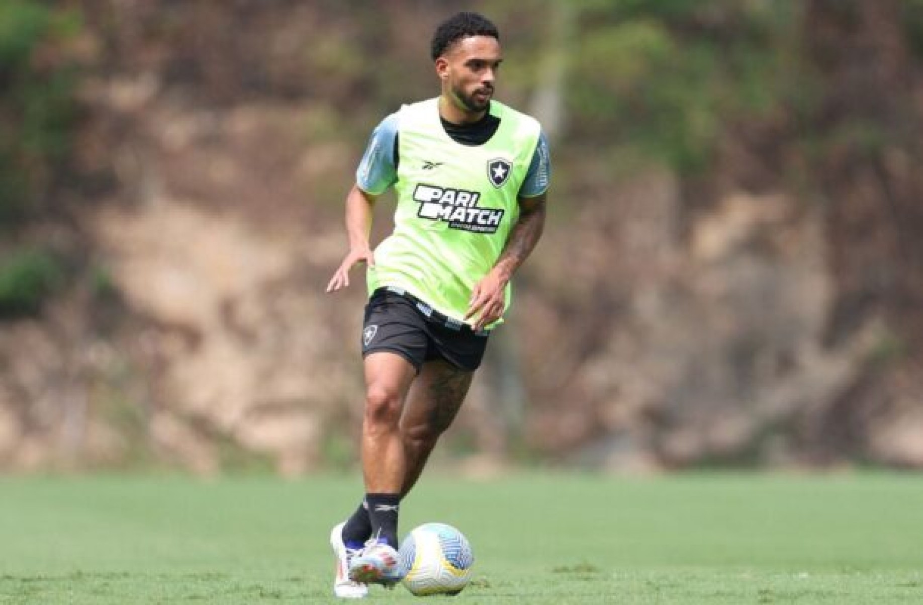 Novo lateral, Vitinho faz primeiro treino no Botafogo