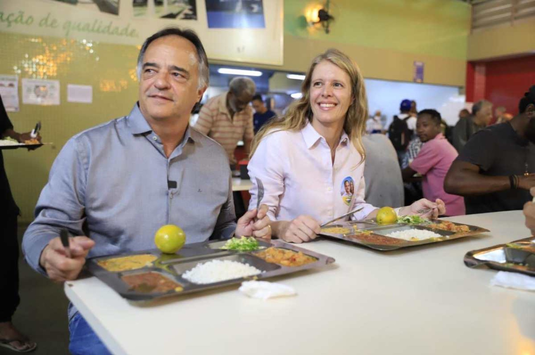 Mauro Tramonte e Luisa Barreto esteve em um restaurante popular em BH -  (crédito:  Ramon Bitencourt/Divulgação)