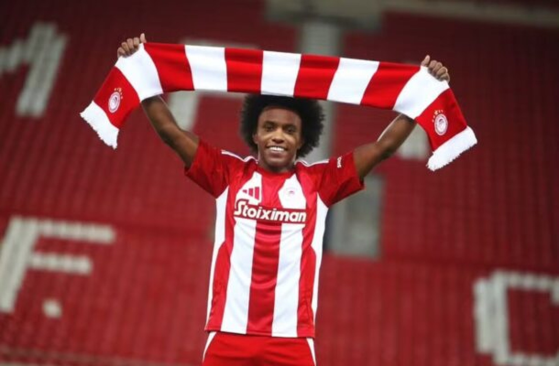 Olympiakos anuncia contratação de Willian