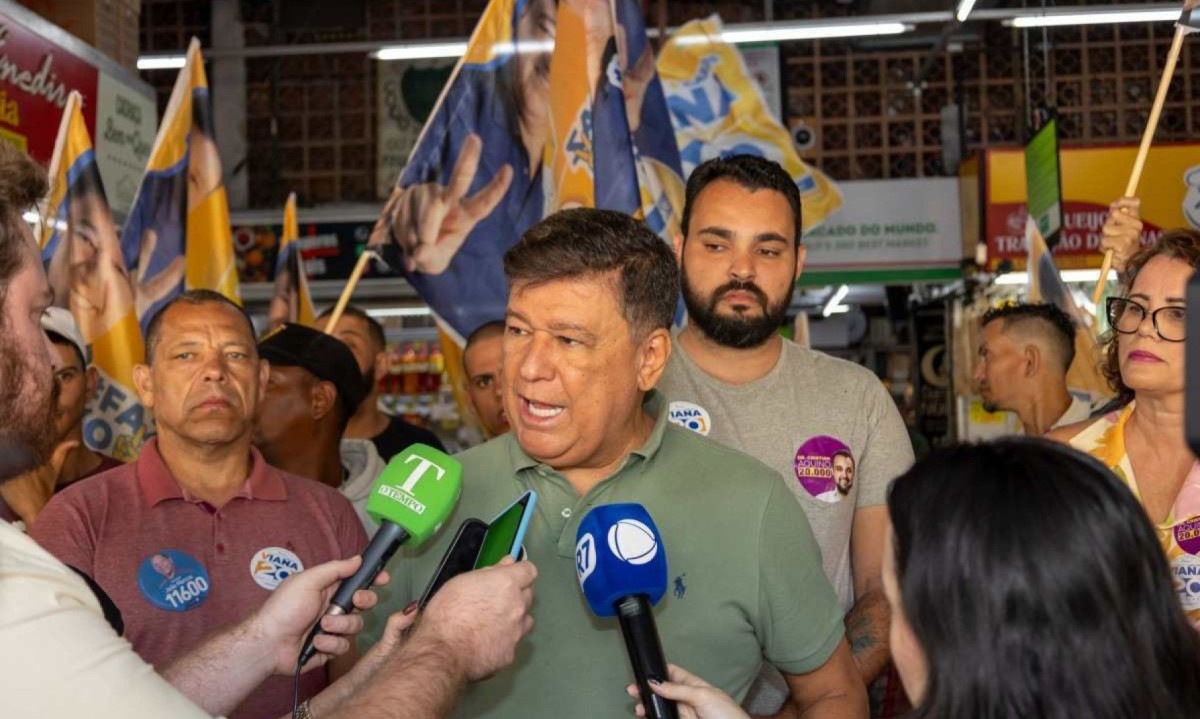 m visita ao Mercado Central, Carlos Viana (Podemos) disse que quer incentivar o comércio do local, além de melhorar o trânsito da região -  (crédito: Divulgação/Campanha de Carlos Viana)