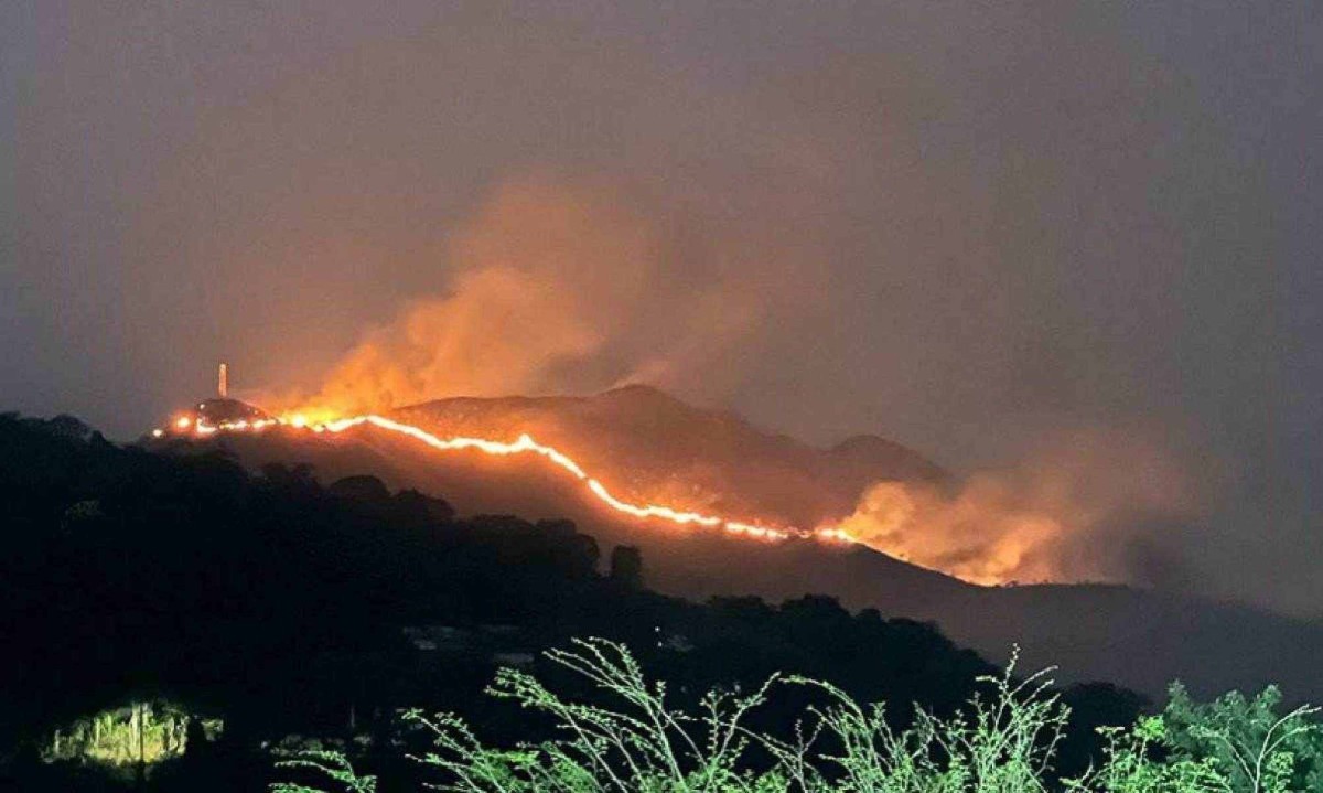 A maior preocupação dos bombeiros na RMBH é com o Vale do Sereno e Ville de Mantagne -  (crédito: CBMMG)