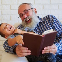 A leitura em conjunto cria lembranças para uma vida inteira (Imagem: ArtFamily | Shutterstock) -  (crédito: EdiCase)