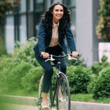 Analisar alguns fatores é importante antes de definir a bicicleta como meio de transporte (Imagem: LightField Studios | Shutterstock)  -  (crédito: EdiCase)