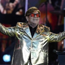 Elton John tem perda parcial da visão após infecção - AFP