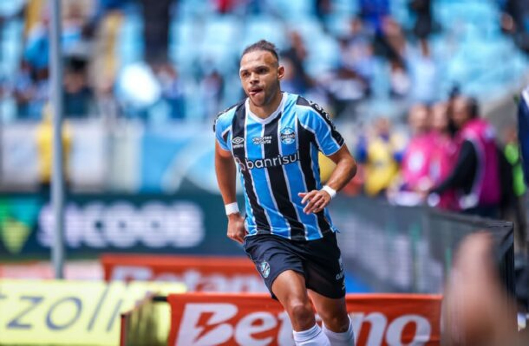 Braithwaite marca em sua estreia na Arena do Grêmio: ‘Foi incrível’