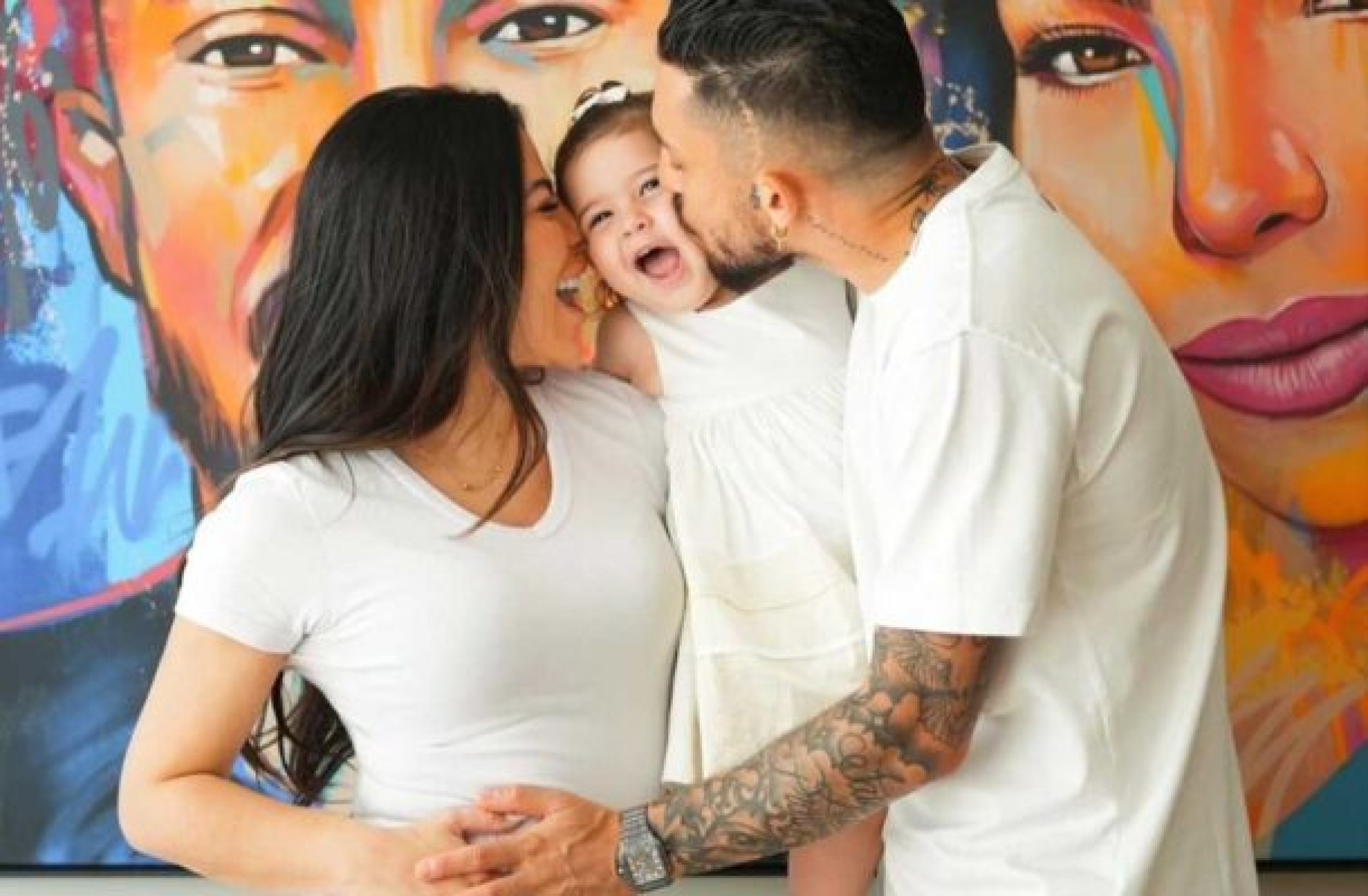 Grávida, esposa de Alex Telles confirma mudança da família após acordo com Botafogo