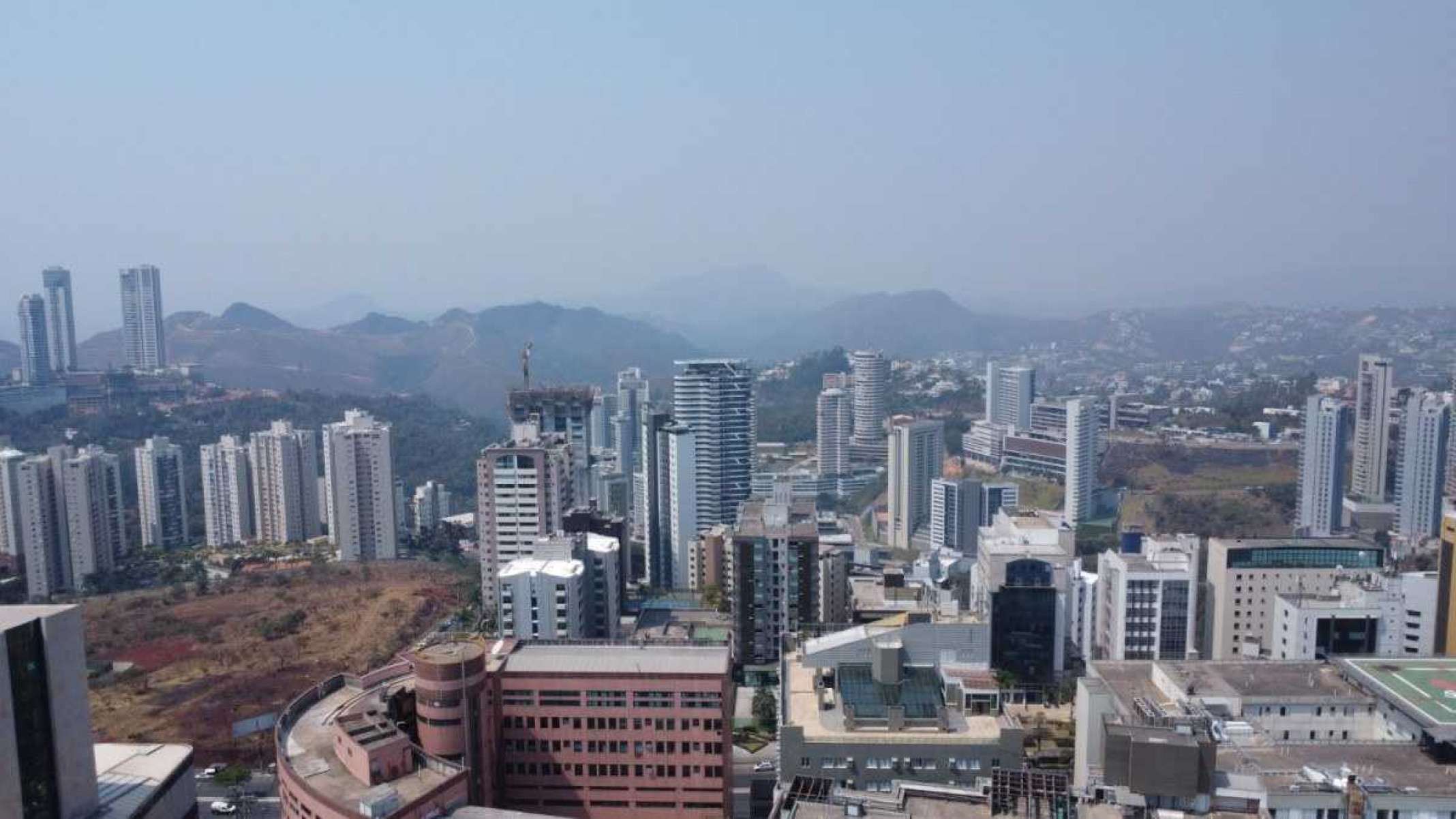 BH com clima de deserto: umidade do ar chega a 12% nesta terça