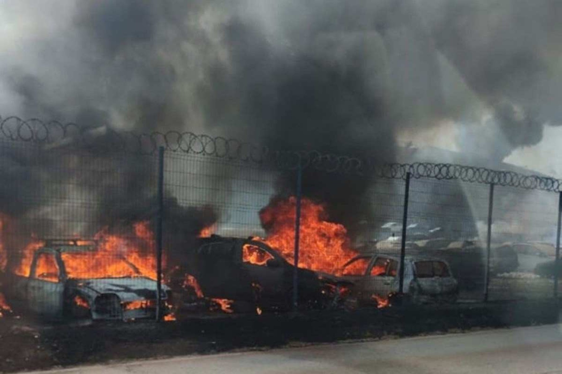 Incêndio atinge pátio da PRF e queima veículos apreendidos