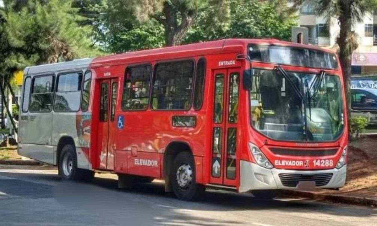 Ônibus municipais de Vespasiano são operados emergencialmente pela Expresso Unir desde 2022 -  (crédito: divulgação/Expresso Unir)