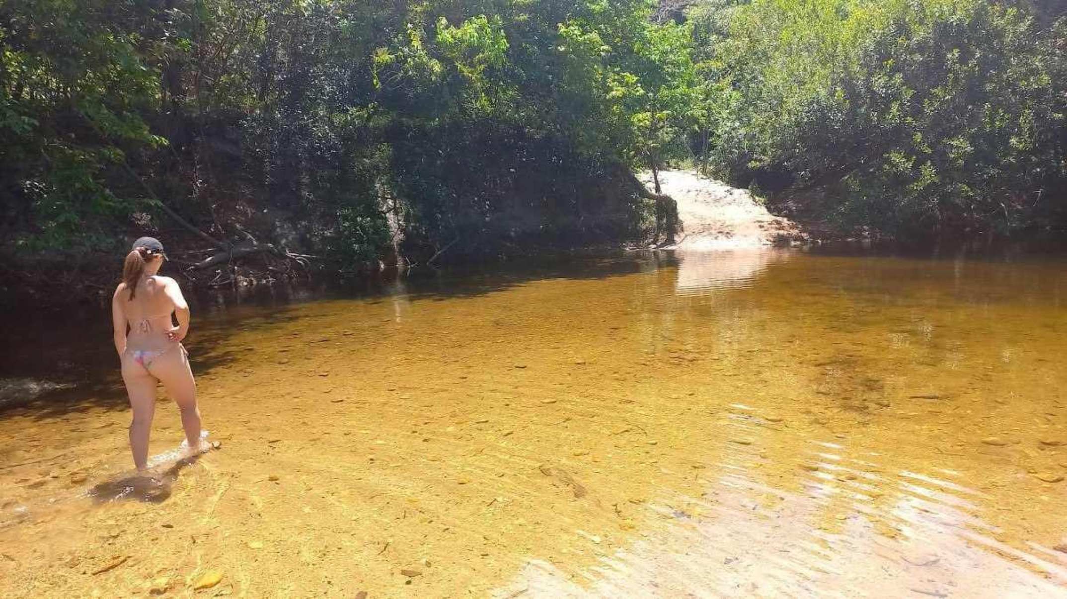 Relaxe e curta a natureza ao andar sobre as pedrinhas do leito do Rio Bocaina