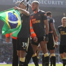 Bruno Guimarães e Joelinton são dois desses brasileiros na Premier League  -  (crédito: - Foto: Divulgação/ Newcastle)