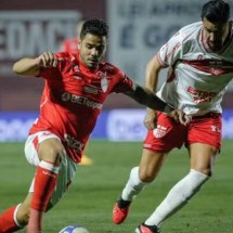  Henrique Almeida em ação pelo time goiano -  (crédito: Foto: Roberto Corrêa/VNFC)