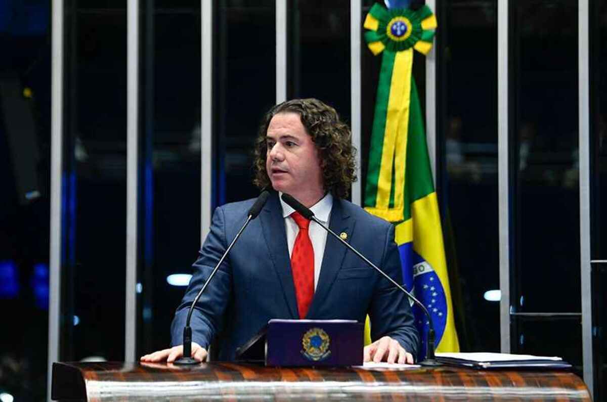 Veneziano apresentou parecer em Plenário nesta quarta-feira -  (crédito: Marcos Oliveiras/Agência Senado)