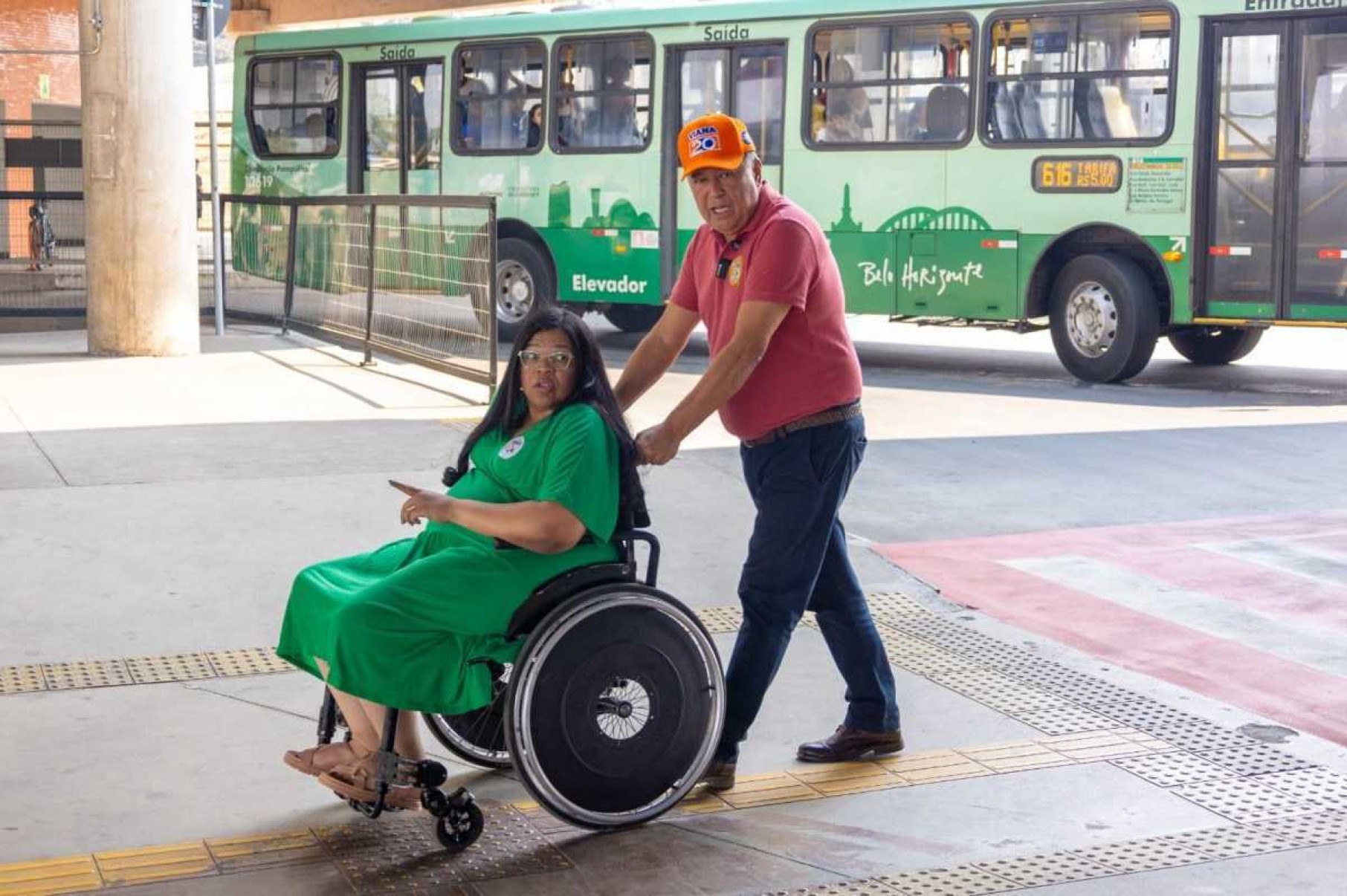 Viana relata problemas em viagem de ônibus e promete volta dos trocadores