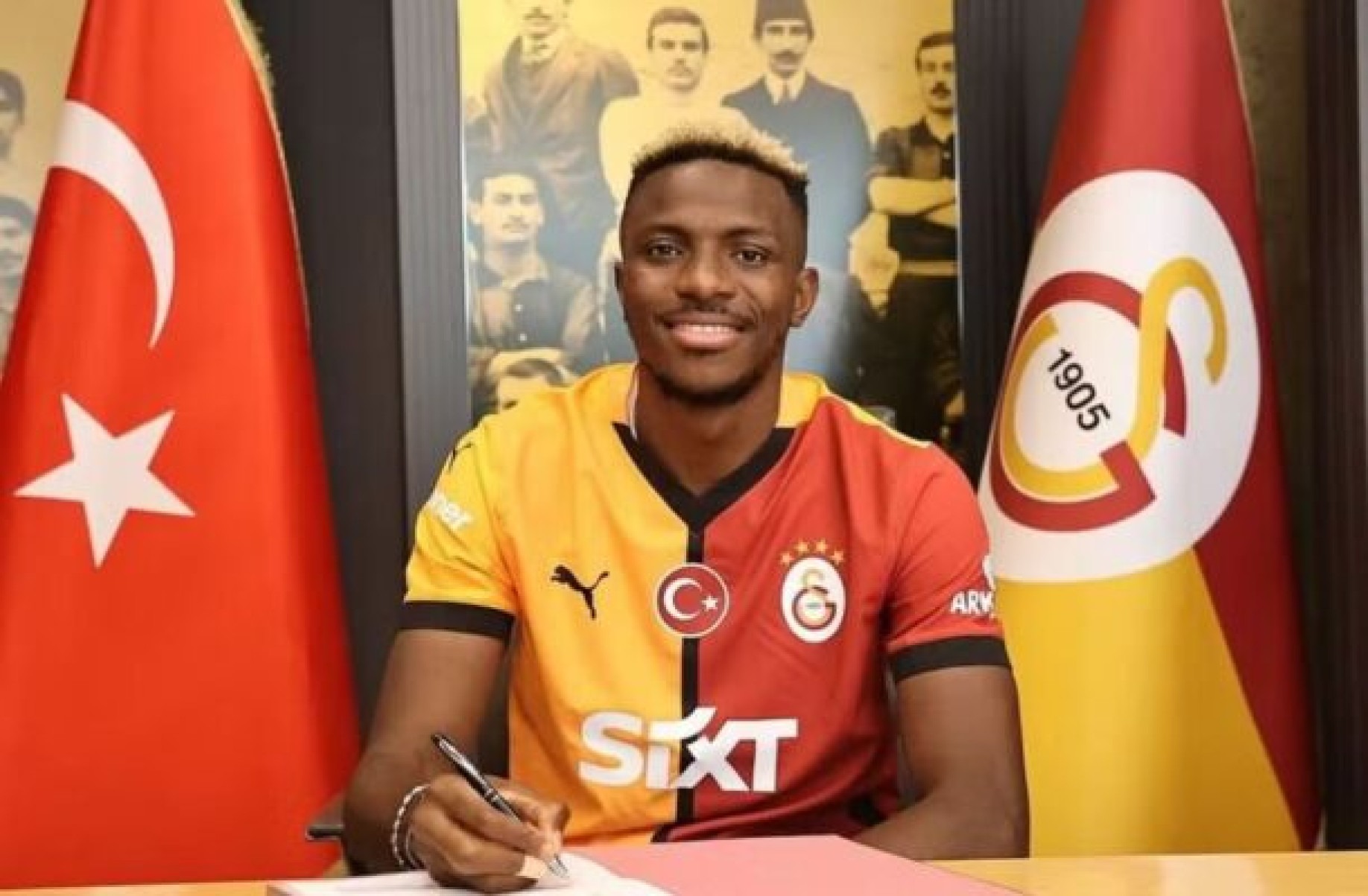 Galatasaray anuncia a contratação do atacante Osimhen, ex-Napoli