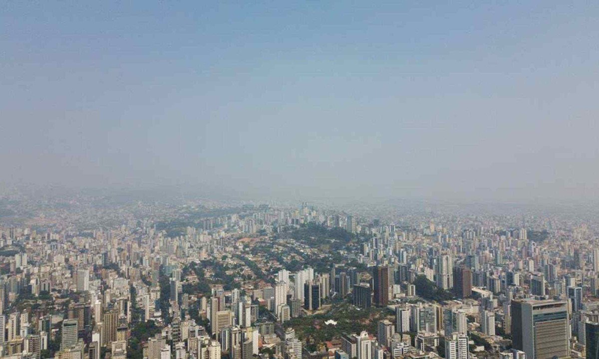 Vista aérea da região central de BH
     -  (crédito: @estev4m)