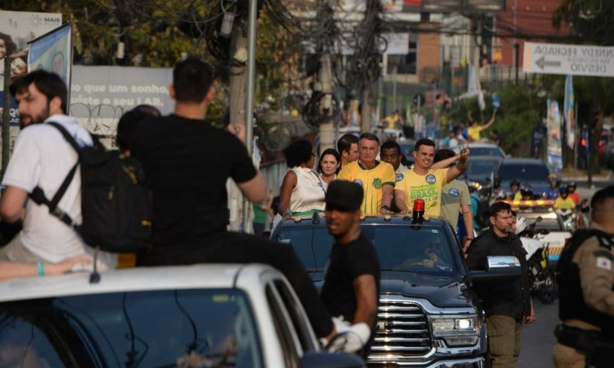 Ex-presidente Jair Bolsonaro visita Contagem acompanhado do candidato do PL à prefeitura da cidade -  (crédito: Túlio Santos/EM/D.A Press)