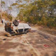 Grávida de 9 meses morre após marido capotar carro em rodovia de MG - CBMG