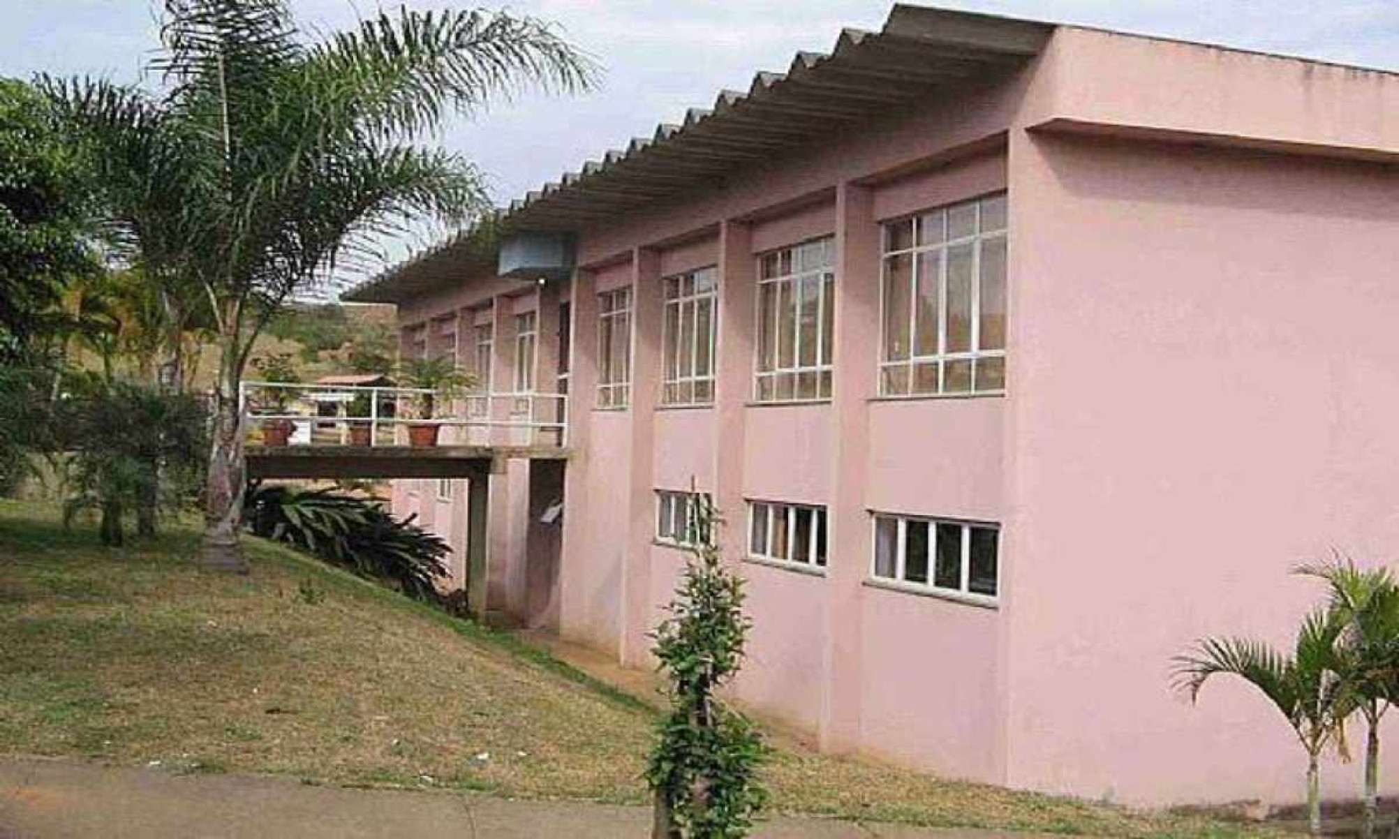 Prefeitura de Alfredo Vasconcelos afastou dois servidores da educação flagrados em relação sexual em escola -  (crédito: Divulgação/Prefeitura de Alfredo Vasconcelos)