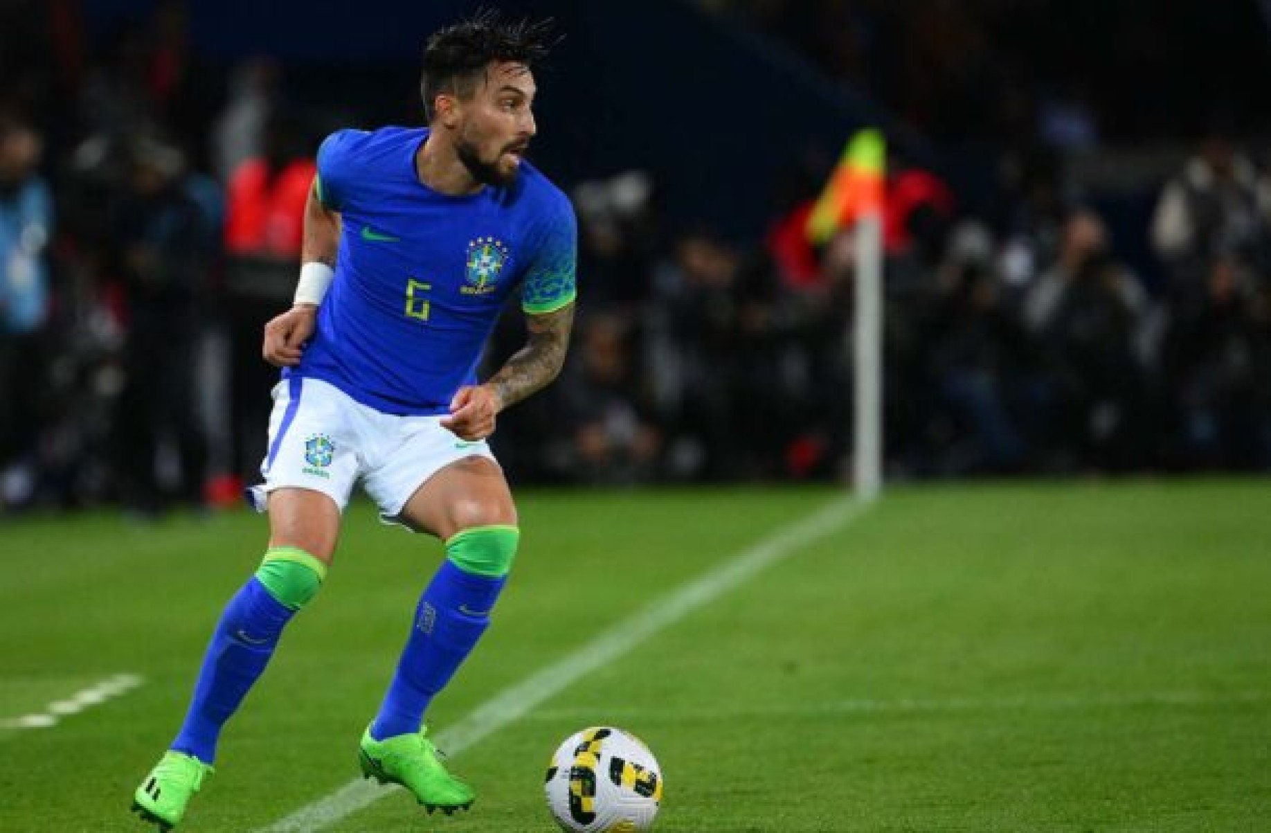 Reforço do Botafogo, Alex Telles embarca para o Brasil