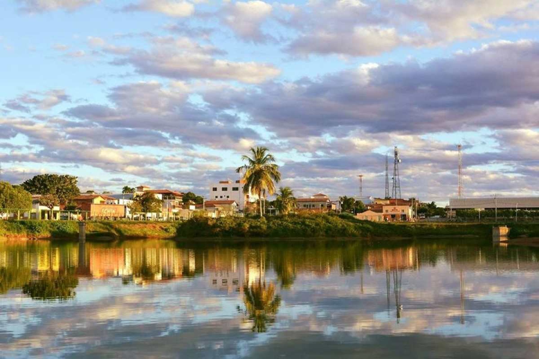 Cidade de Manga fica à beira do Rio São Francisco, no Norte de Minas -  (crédito: Prefeitura de Manga/divulgação)