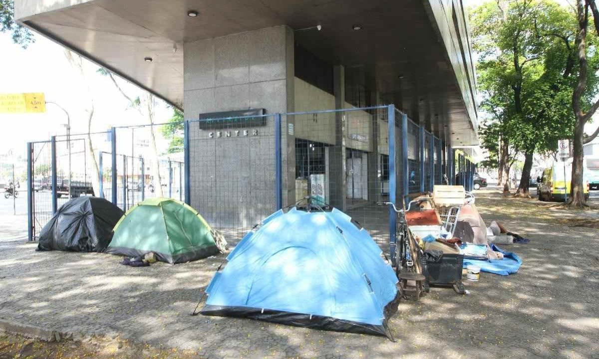 Das 10.829 pessoas, a maioria (39,1%) reside em tendas, barracas, lonas de plástico ou tecido -  (crédito: Jair Amaral/EM/D.A Press. Brasil. Belo Horizonte - MG)