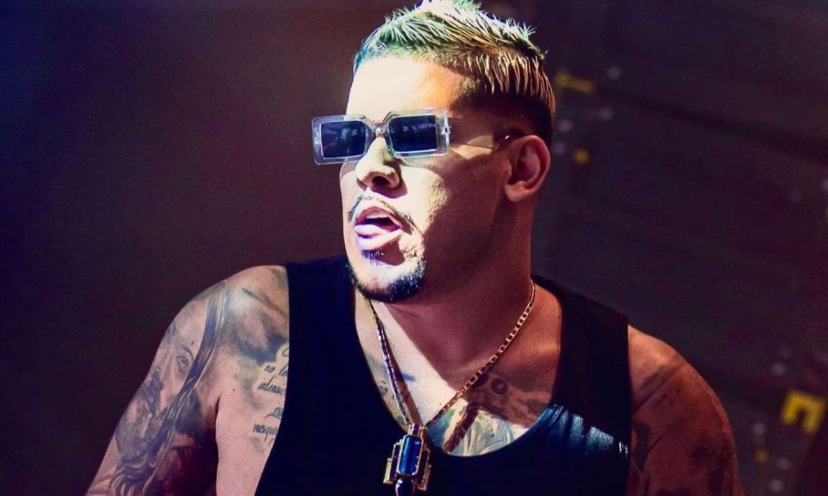 MC Buarque teve parte da orelha atingida por um rojão, que soltou próximo a um posto de combustíveis no Rio de Janeiro -  (crédito: Instagram/Reprodução)