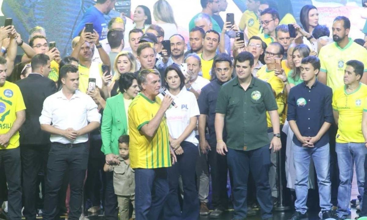 BH foi a terceira parada de Bolsonaro na visita a Minas: manifestação do apoio a aliados - (crédito: marcos vieira/em/d.a press) BH foi a terceira parada de Bolsonaro na visita a Minas: manifestação do apoio a aliados - (crédito: marcos vieira/em/d.a press)